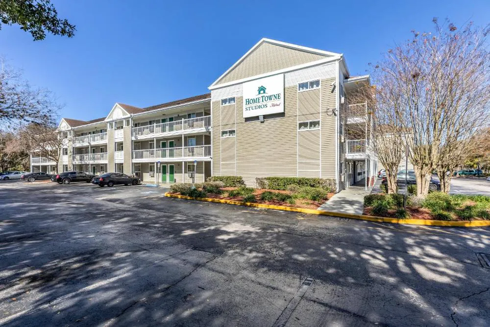 HomeTowne Studios by Red Roof Orlando - Casselberry hotel hero