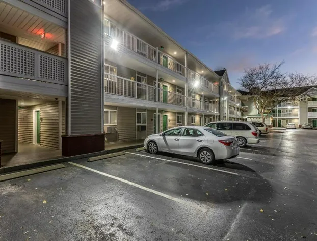 HomeTowne Studios by Red Roof Orlando - Casselberry hotel detail image 4