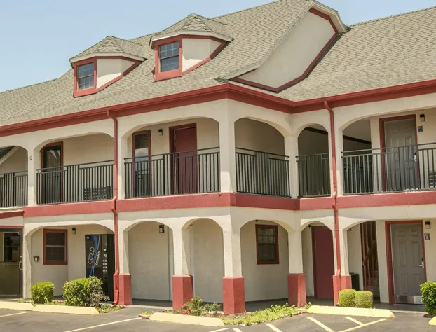 Travelodge Inn & Suites by Wyndham Norman hotel detail image 1