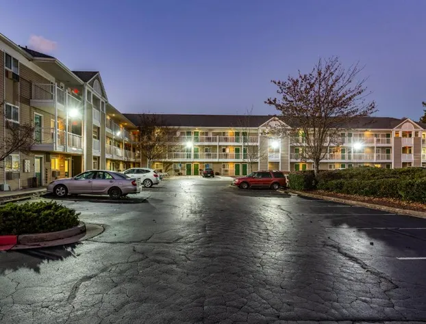 HomeTowne Studios by Red Roof Atlanta - Chamblee hotel detail image 1