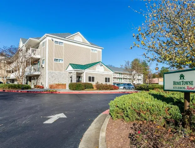 HomeTowne Studios by Red Roof Atlanta - Chamblee hotel detail image 2