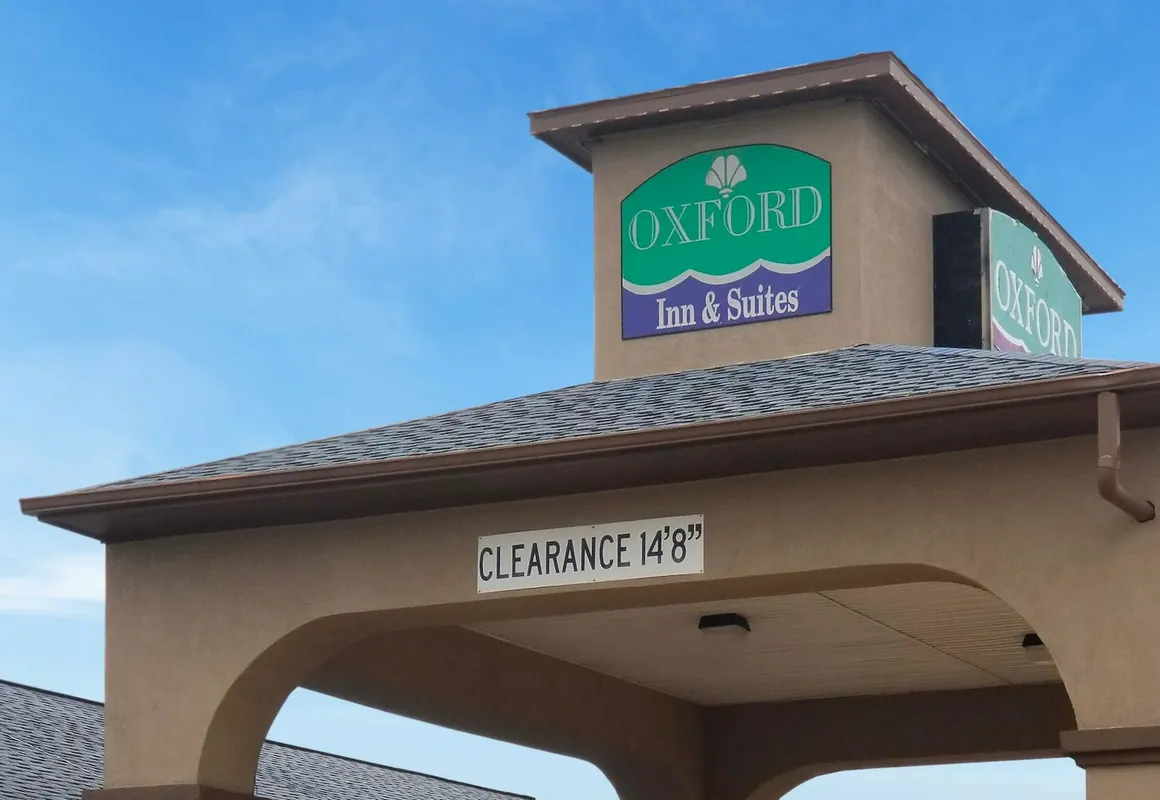 Oxford Inn and Suites Nasa hotel hero