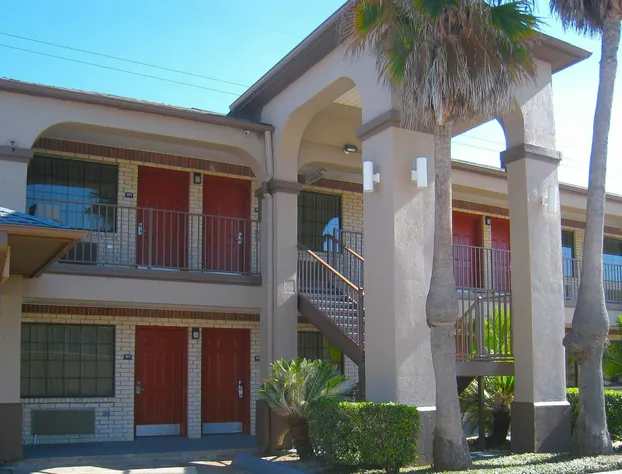 Oxford Inn and Suites Nasa hotel detail image 1