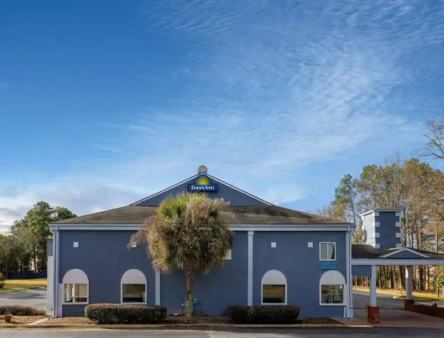 Days Inn by Wyndham Columbia hotel detail image 2