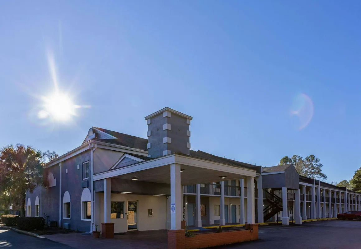 Days Inn by Wyndham Columbia hotel hero