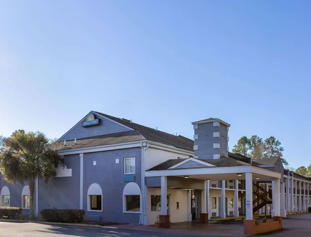 Days Inn by Wyndham Columbia hotel detail image 2