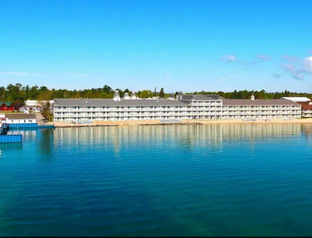 Hamilton Inn Select Beachfront Mackinaw City hotel detail image 3