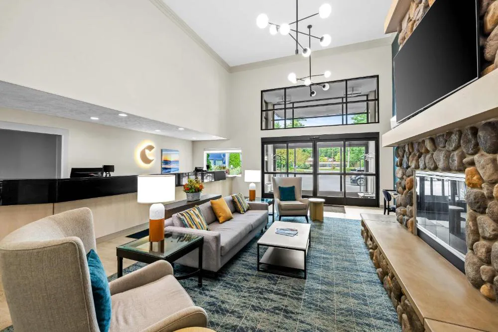 Comfort Inn Traverse City hotel hero