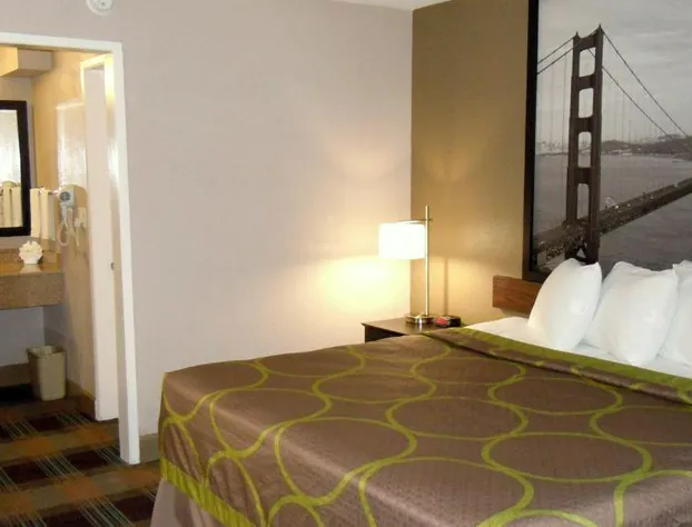 Super 8 by Wyndham Salinas hotel detail image 3