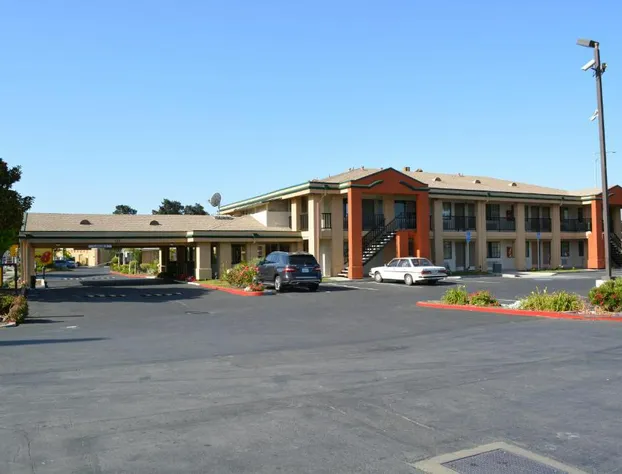 Super 8 by Wyndham Salinas hotel detail image 1