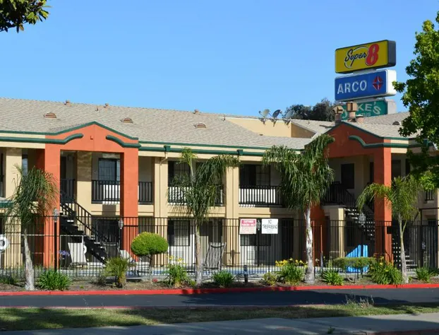 Super 8 by Wyndham Salinas hotel detail image 3