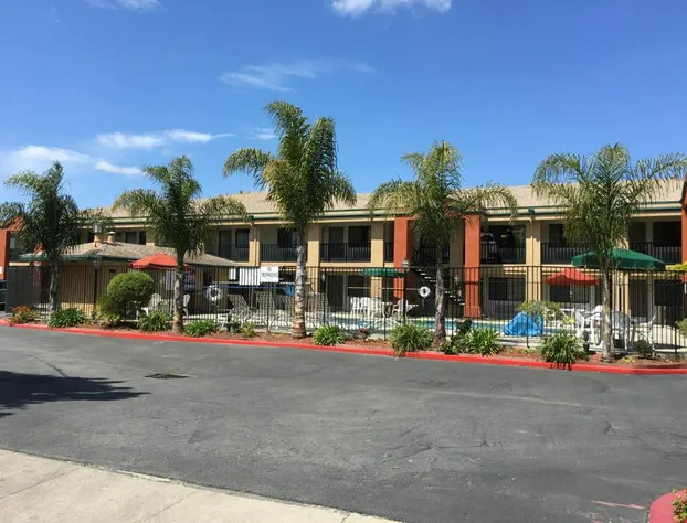 Super 8 by Wyndham Salinas hotel detail image 4