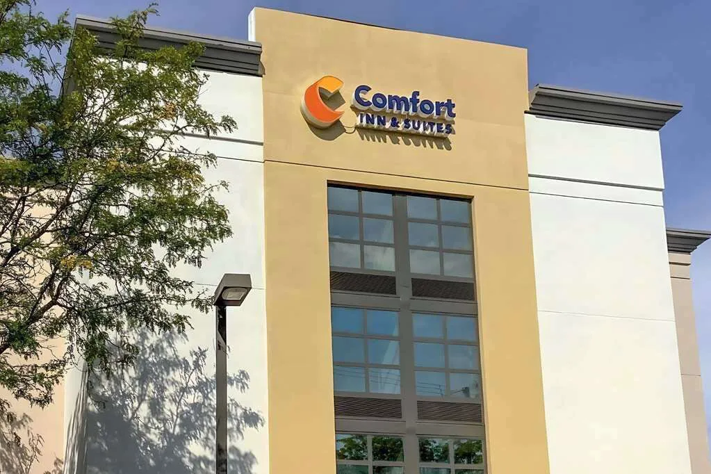 Comfort Inn & Suites Arlington Heights - Schaumburg hotel hero