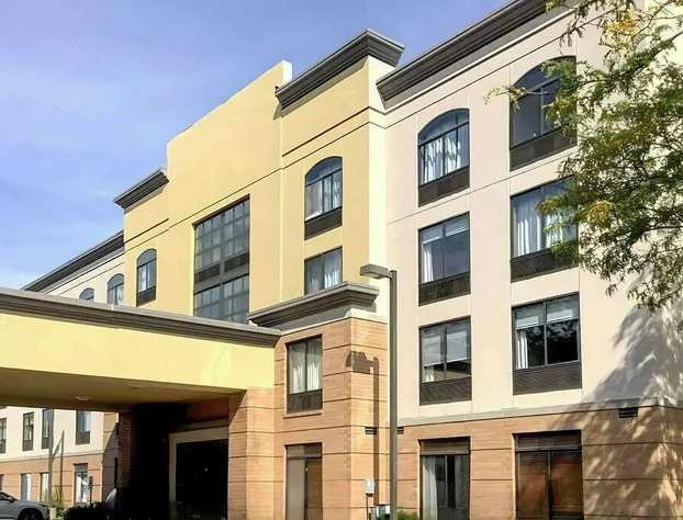 Comfort Inn & Suites Arlington Heights - Schaumburg hotel detail image 1