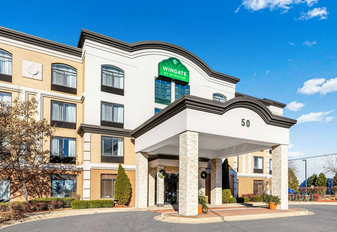 Wingate by Wyndham Chicago Schaumburg hotel hero