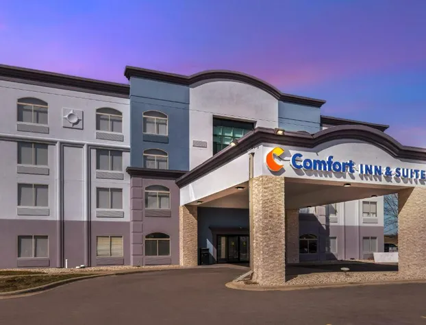 Comfort Inn & Suites Madison East Interstate I-90 hotel detail image 2