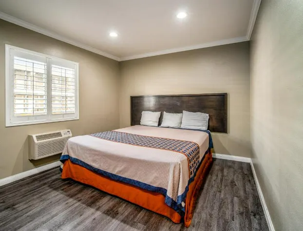 Regency Inn & Suites hotel detail image 3