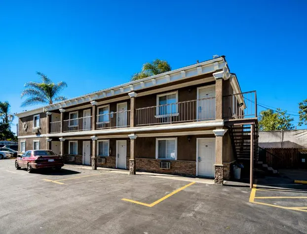 Regency Inn & Suites hotel detail image 1