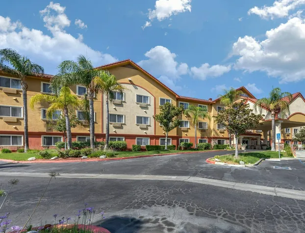 Comfort Suites Near Six Flags Magic Mountain hotel detail image 1