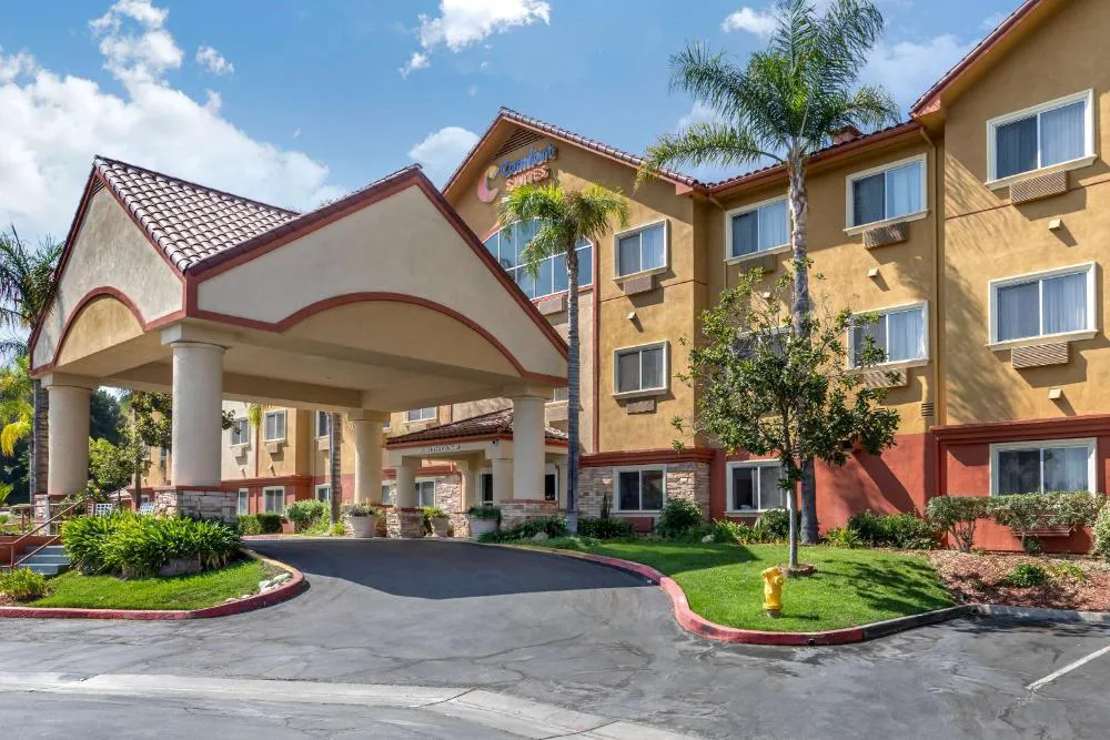 Comfort Suites Near Six Flags Magic Mountain hotel hero