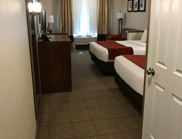 Comfort Suites Near Six Flags Magic Mountain hotel detail image 3