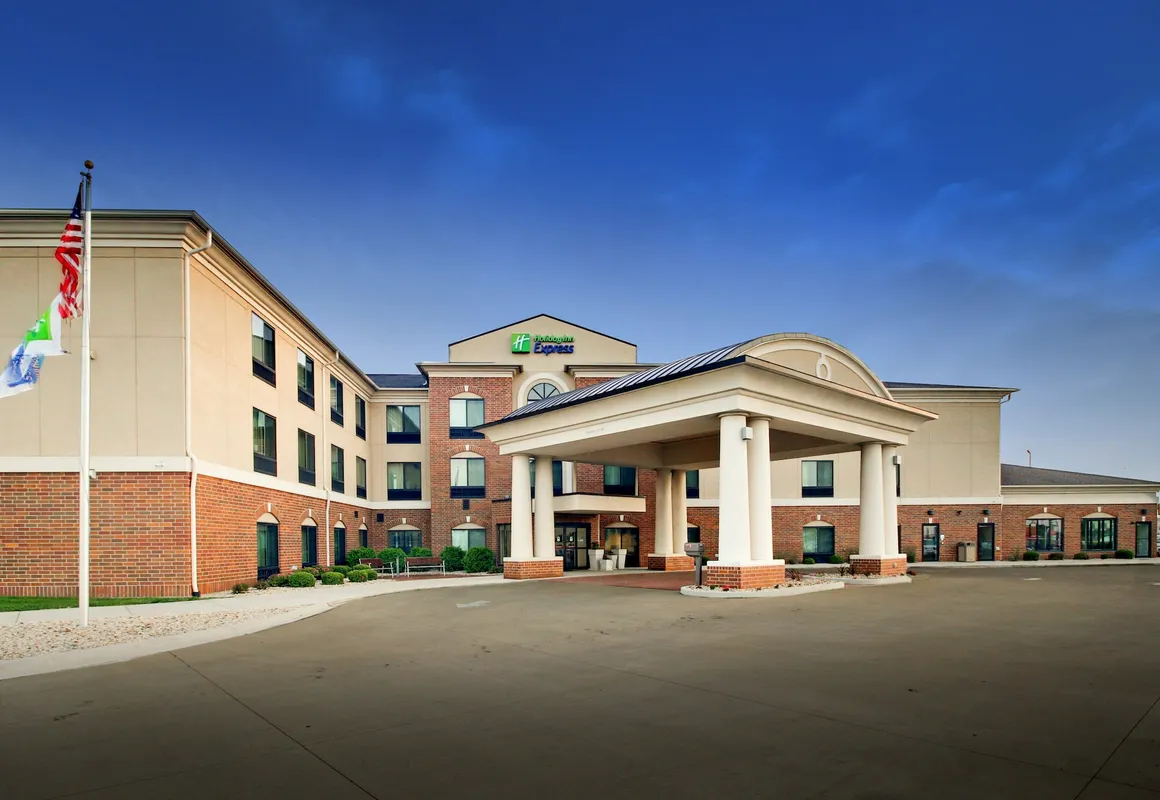 Holiday Inn Express Hotel & Suites Peru - Lasalle Area by IHG hotel hero