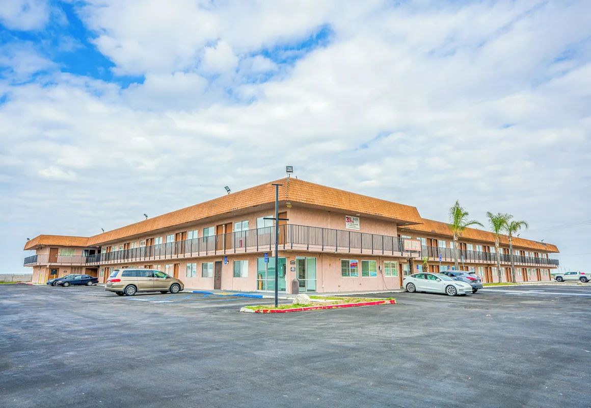 Economy Inn Buttonwillow Bakersfield I-5 hotel hero