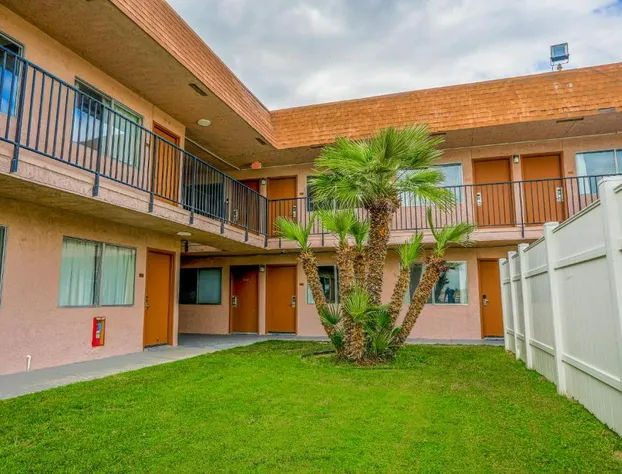 Economy Inn Buttonwillow Bakersfield I-5 hotel detail image 3
