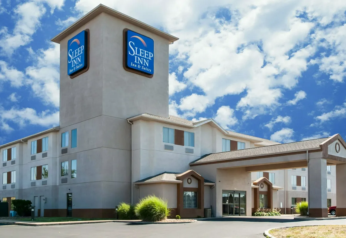 Sleep Inn & Suites hotel hero