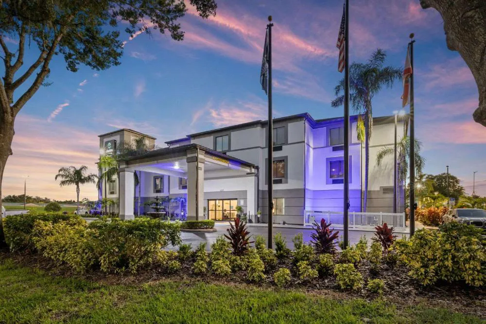 Clarion Pointe Lakeland I-4 hotel hero