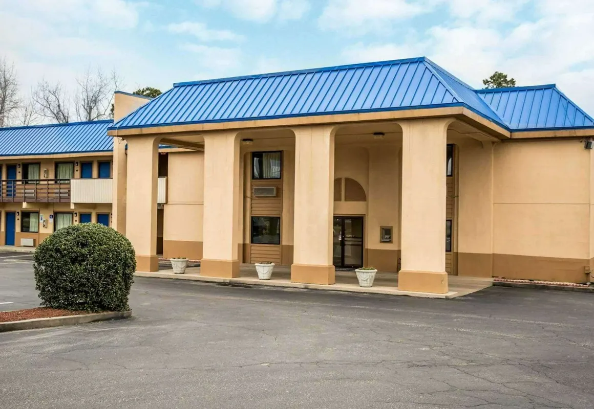 Rodeway Inn & Suites Plymouth Hwy 64 hotel hero