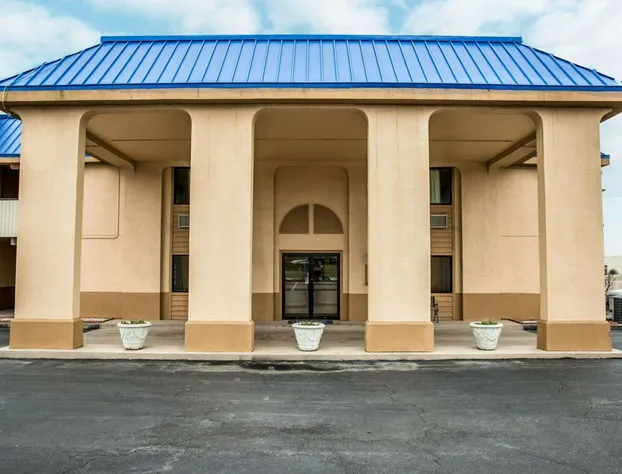 Rodeway Inn & Suites Plymouth Hwy 64 hotel detail image 1