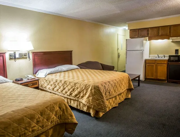 Rodeway Inn & Suites Plymouth Hwy 64 hotel detail image 4