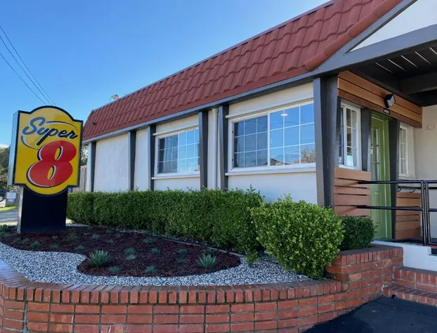 Super 8 by Wyndham Monterey hotel detail image 1