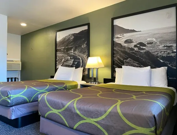 Super 8 by Wyndham Monterey hotel detail image 4