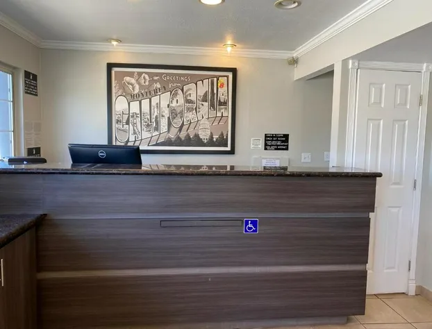 Super 8 by Wyndham Monterey hotel detail image 3