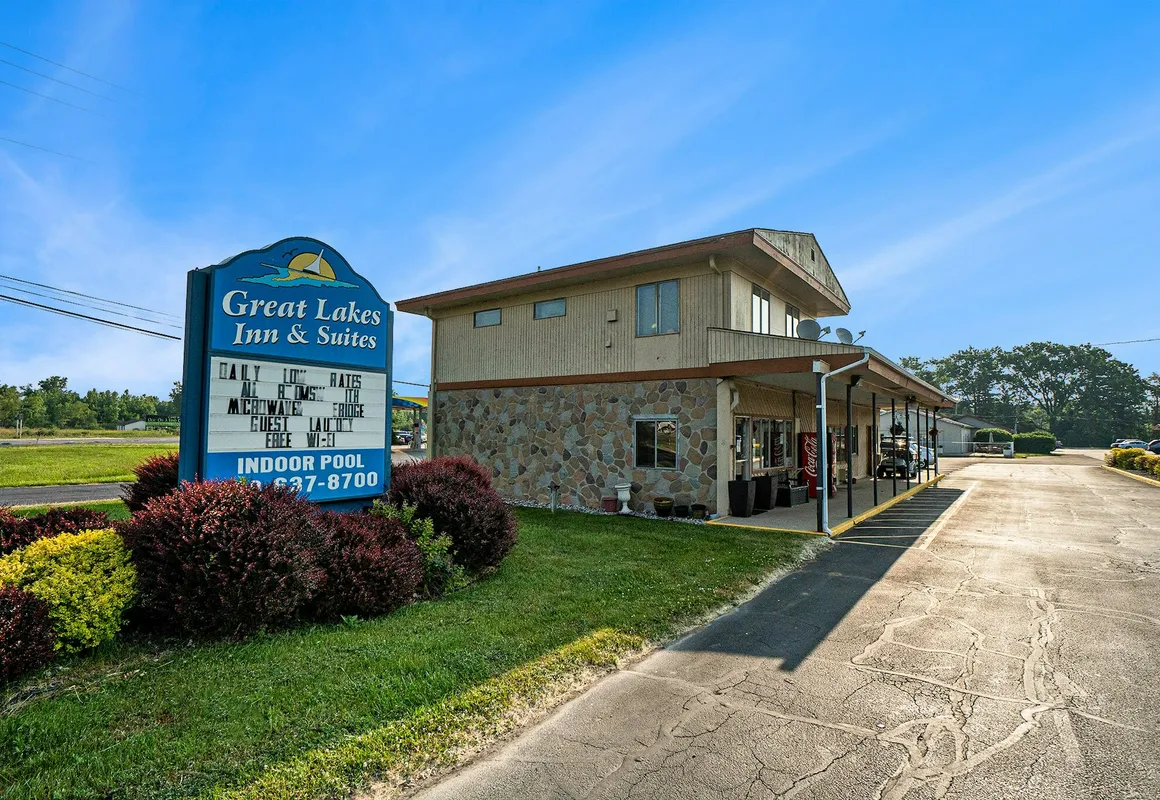 Great Lakes Inn and Suites hotel hero