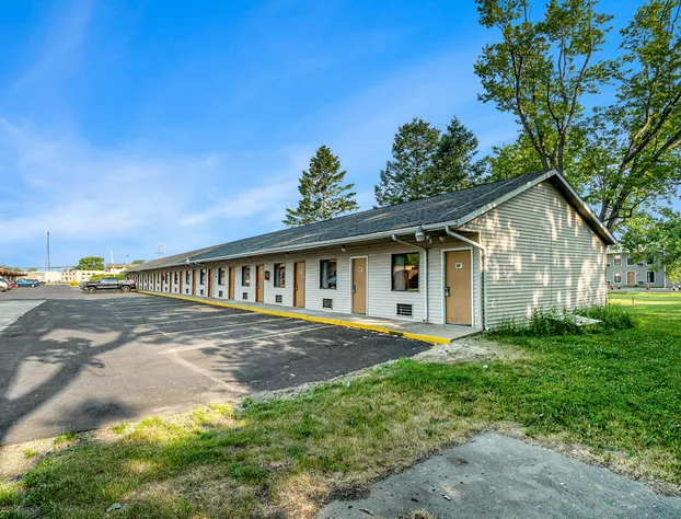 Great Lakes Inn and Suites hotel detail image 3