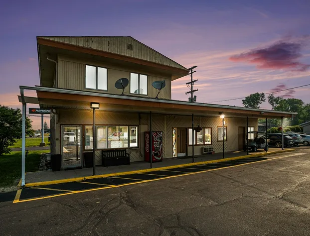 Great Lakes Inn and Suites hotel detail image 4