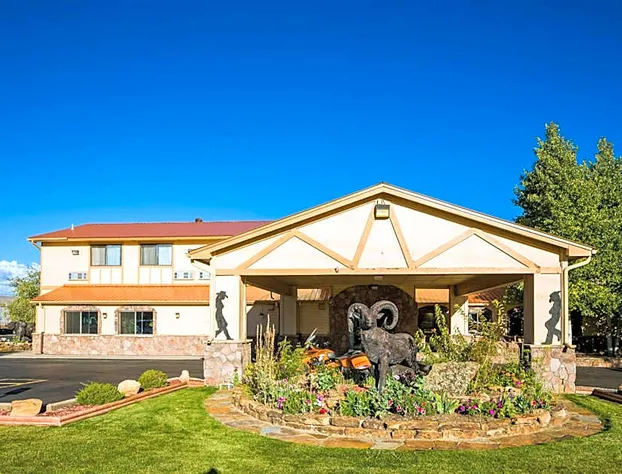 Alpine Inn & Suites hotel detail image 2