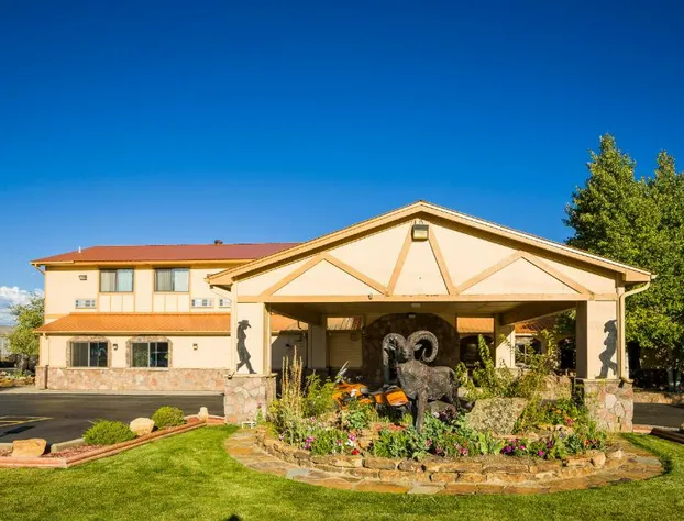 Alpine Inn & Suites hotel detail image 2