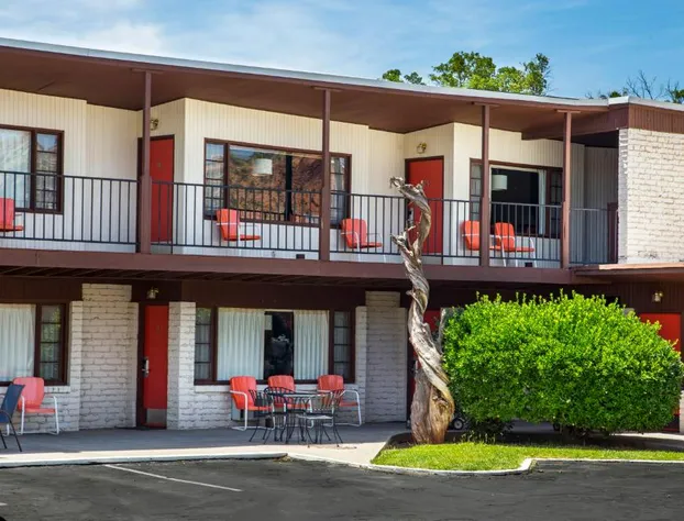 Aiken's Lodge hotel detail image 1