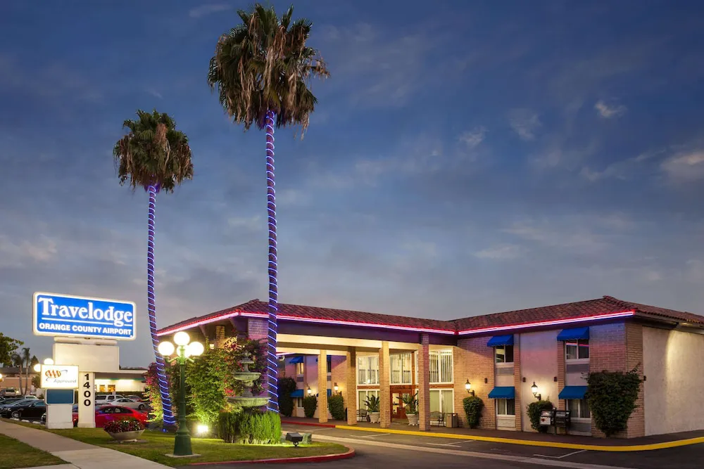 Travelodge by Wyndham Orange County Airport/ Costa Mesa hotel hero