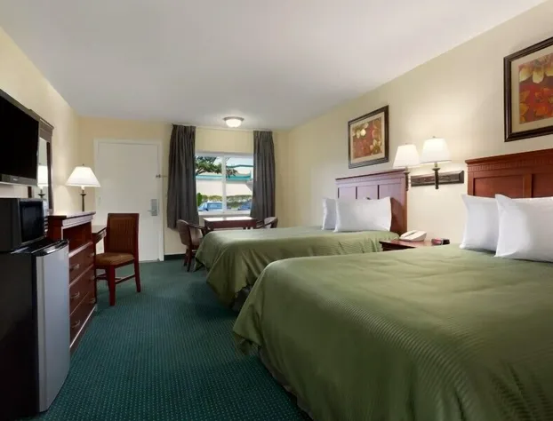 Travelodge by Wyndham Orange County Airport/ Costa Mesa hotel detail image 3