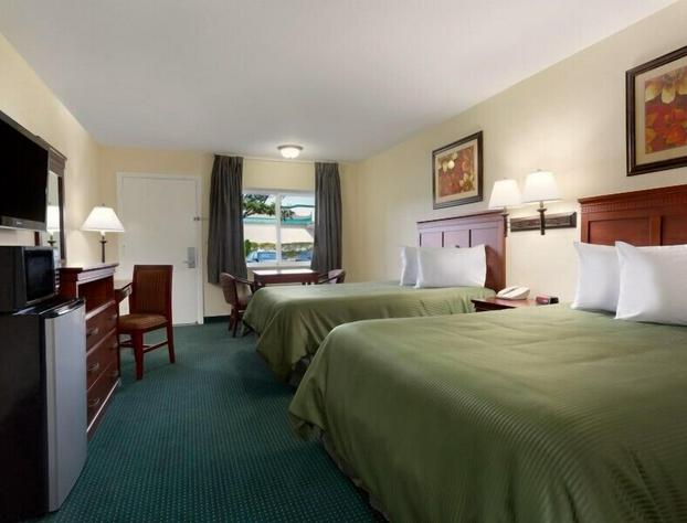 Travelodge by Wyndham Orange County Airport/ Costa Mesa hotel detail image 2