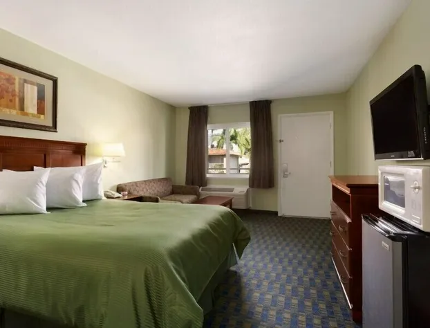 Travelodge by Wyndham Orange County Airport/ Costa Mesa hotel detail image 4