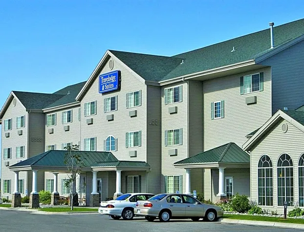 Travelodge & Suites by Wyndham Fargo/Moorhead hotel detail image 1