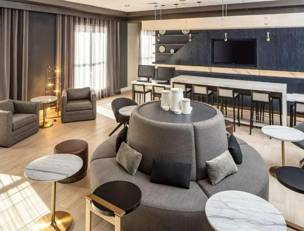 Doubletree By Hilton Boston Logan Airport Chelsea hotel detail image 3