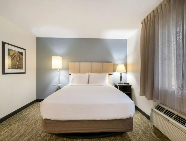 Sonesta Simply Suites Hampton hotel detail image 1