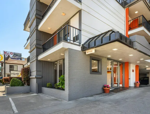 La Luna Inn, an Ascend Collection Hotel hotel detail image 3